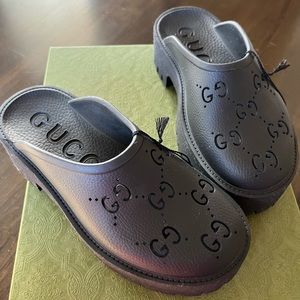 Gucci Women’s Rubber Clogs
